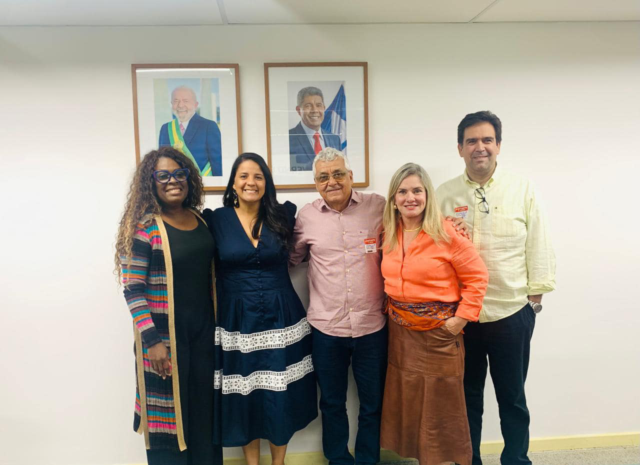 Ivana Bastos e Valtécio Impulsionam Desenvolvimento em Caetité: Educação, Infraestrutura e Saúde em Foco